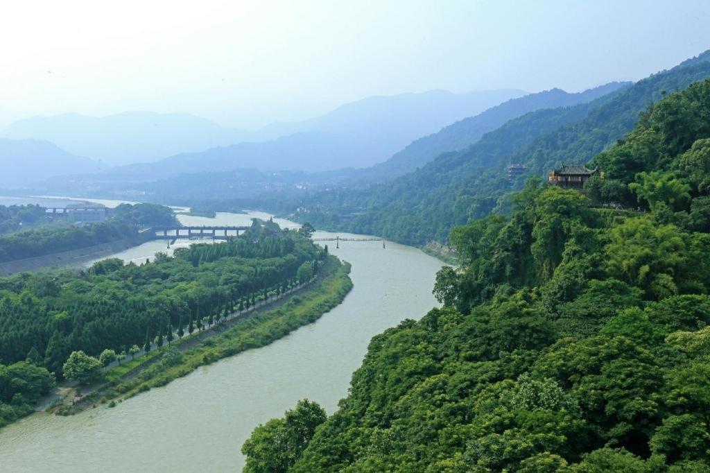 Holiday Inn Express Dujiangyan Ancient City Dış mekan fotoğraf